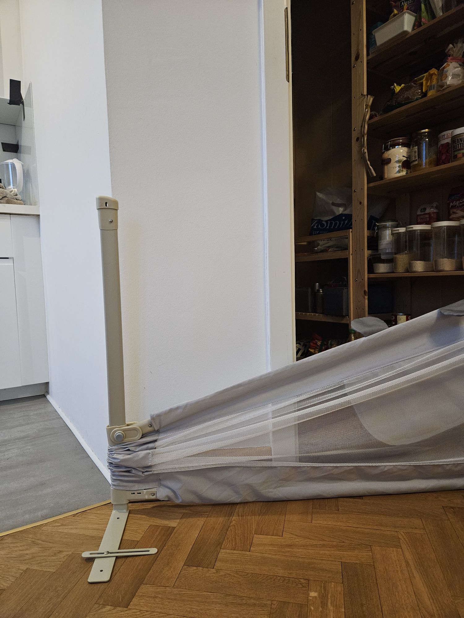 DWIE barierki ochronne do łóżka miś primabobo 160cm długości
