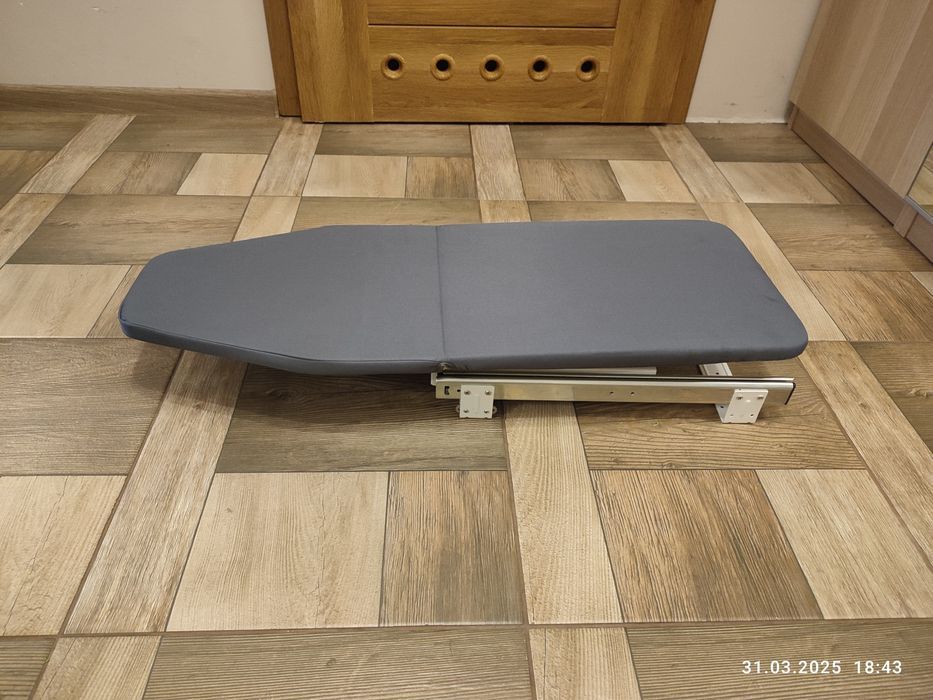 Nowa szara składana deska do prasowania wysuwana