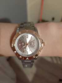 Nowy zegarek Avon w kolorze srebrno-różowym