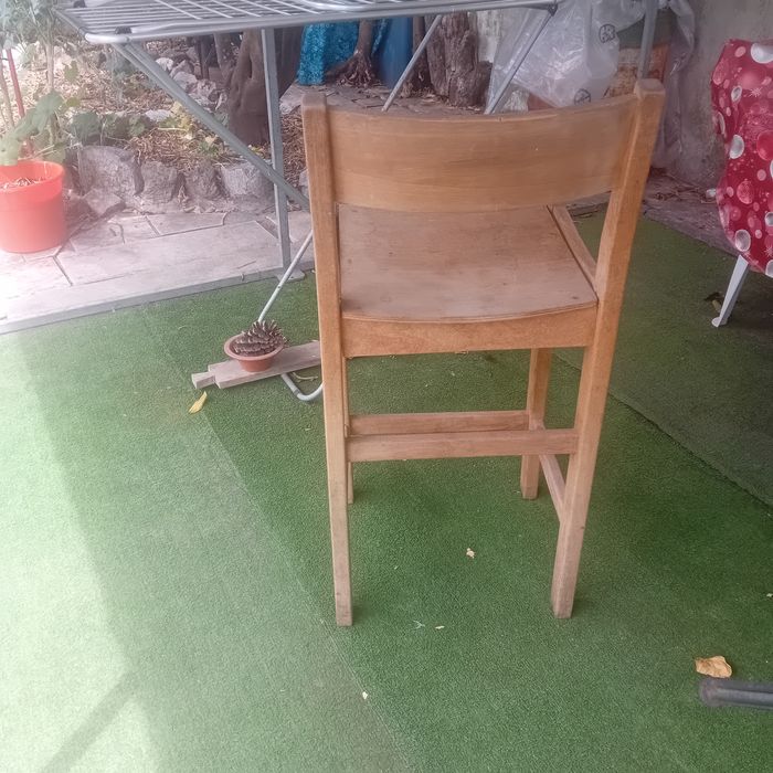 Cadeira alta de madeira