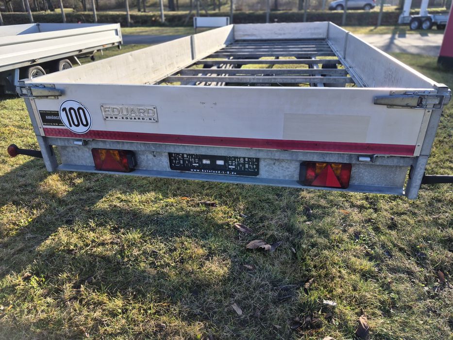 Przyczepka samochodowa dwuosiowa