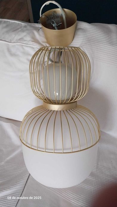 Candeeiro de teto como novo