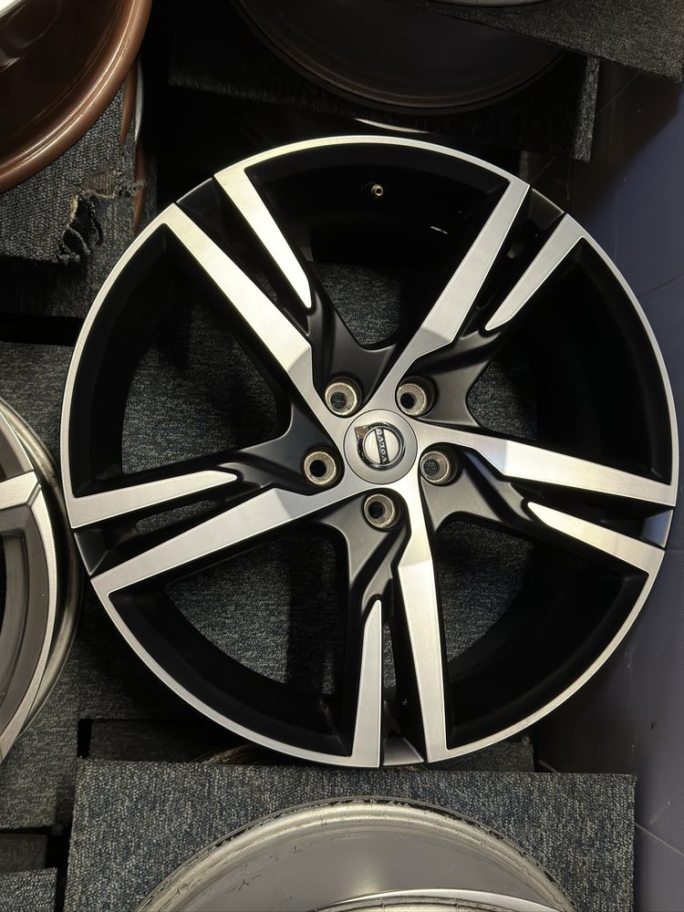 Felgi Volvo R-Design 19" 5x108 – Stan jak nowe, piękne