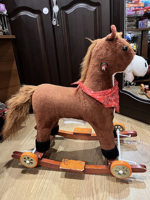 Конячка - гойдалка.