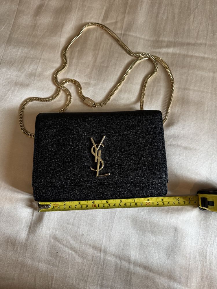 Mala tipo clutch preta – estilo inspirado em designer