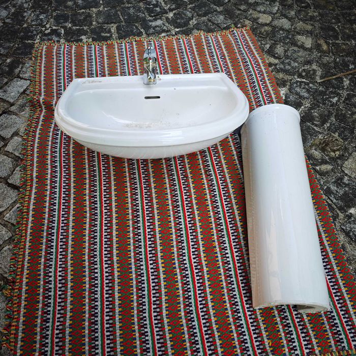 Lavatório com pedestal e torneira INDUSA