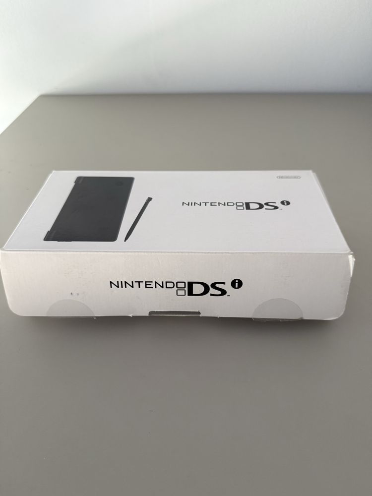 Nintendo dsi preta com caixa e manuais