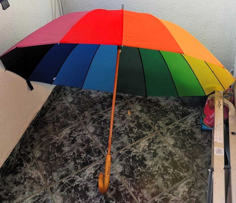 Piękny tęczowy duży parasol Falcone
