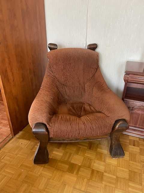 Fotel brązowy duży stylowy rama drewniana