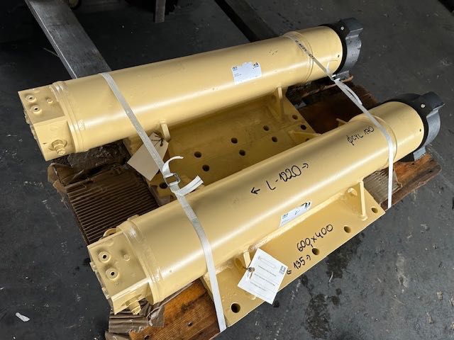 bauer nowe podpory hydrauliczne do maszyny 30 ton komplet