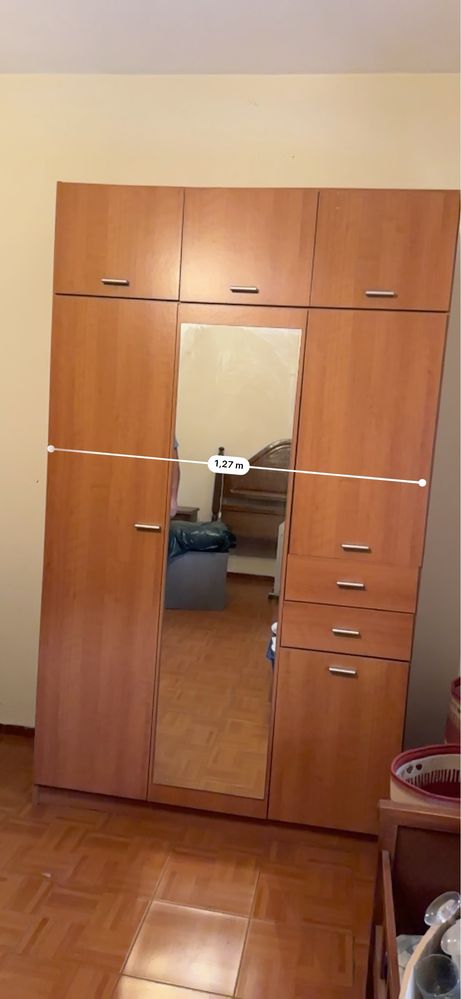Guarda roupa de madeira