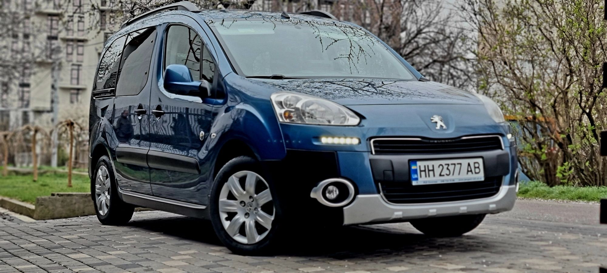 Продам свой Peugeot Partner. Официальный.