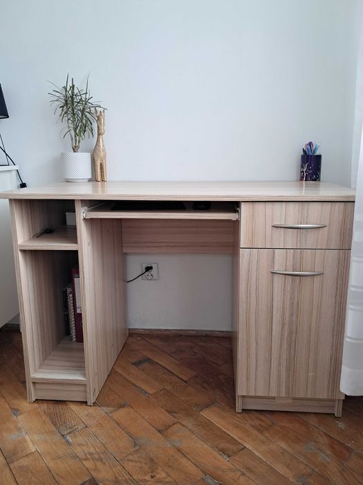 Biurko 115x61x75cm jasne drewno bardzo dobry stan