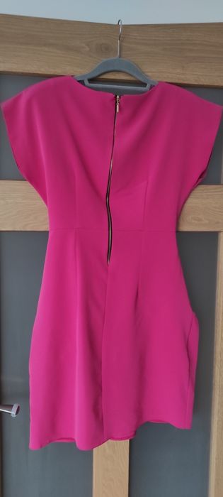 Sukienka z kieszeniami i paskiem