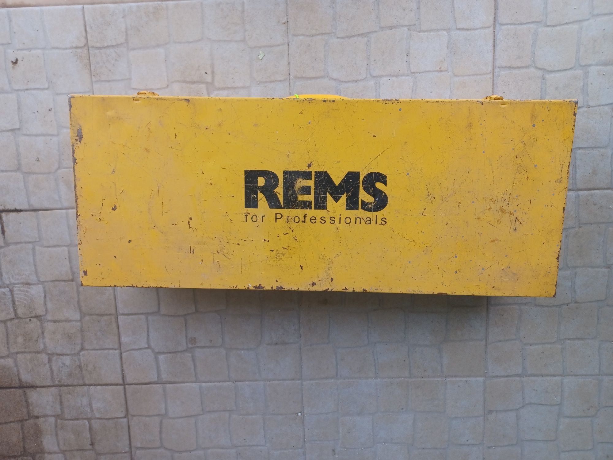 REMS roscar amigo 2