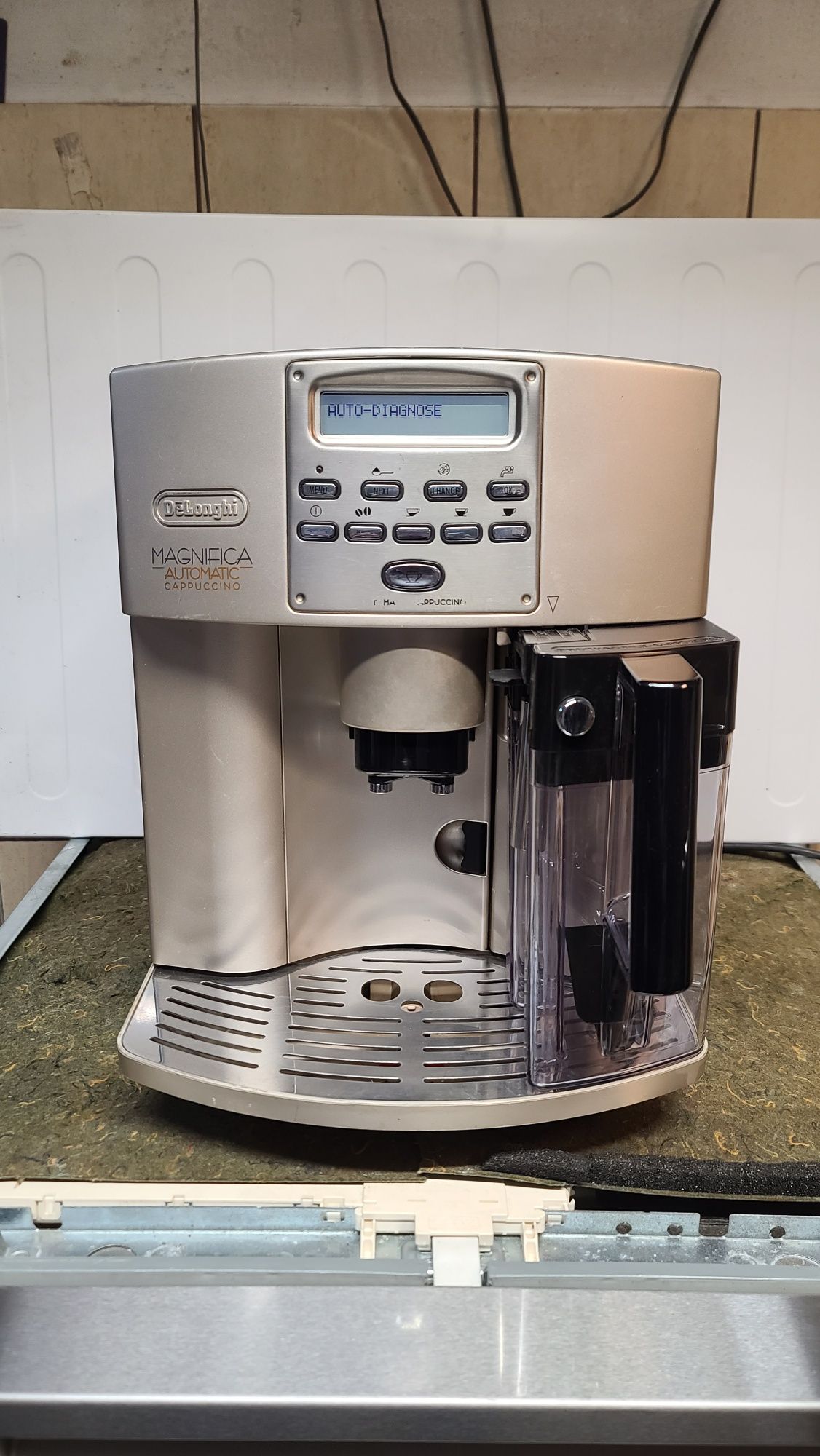 Кавомашина Delonghi Magnifica ESAM 3600, б/в