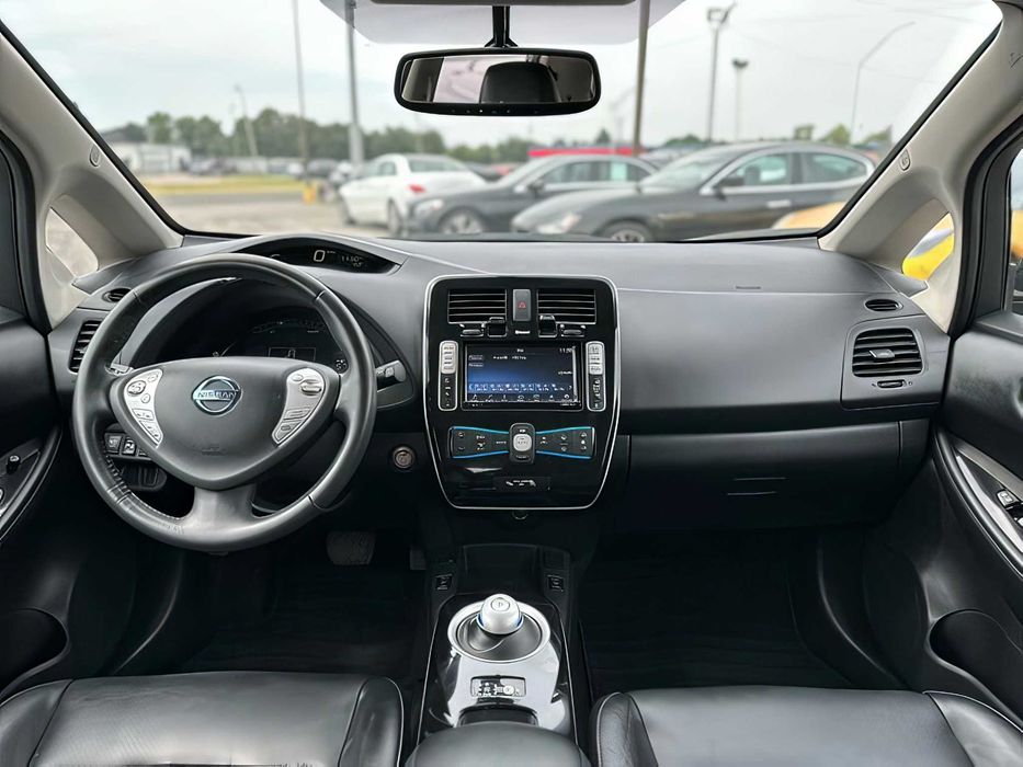 Nissan LEAF      2017