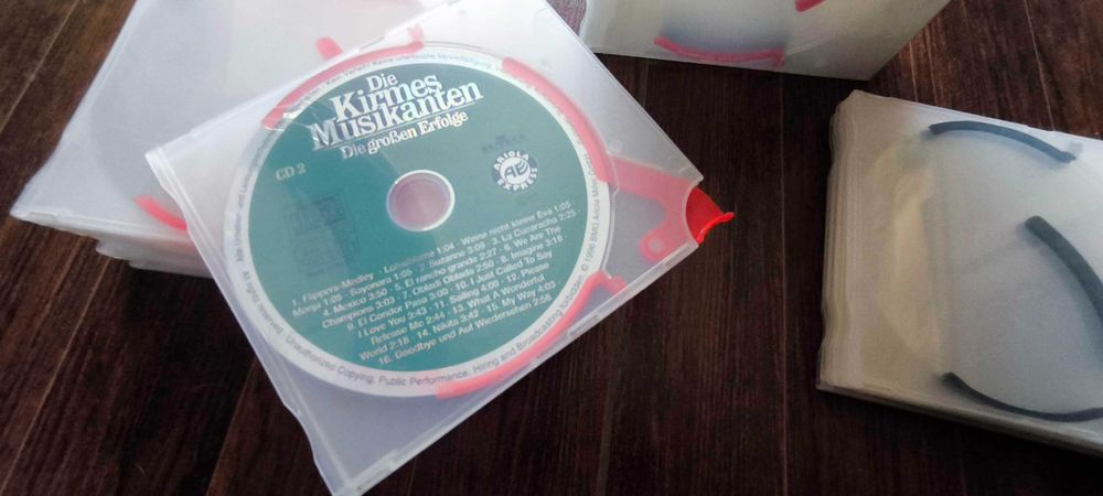 Puste pudelka cd/dvd z mechanizmem wysuwu nowe