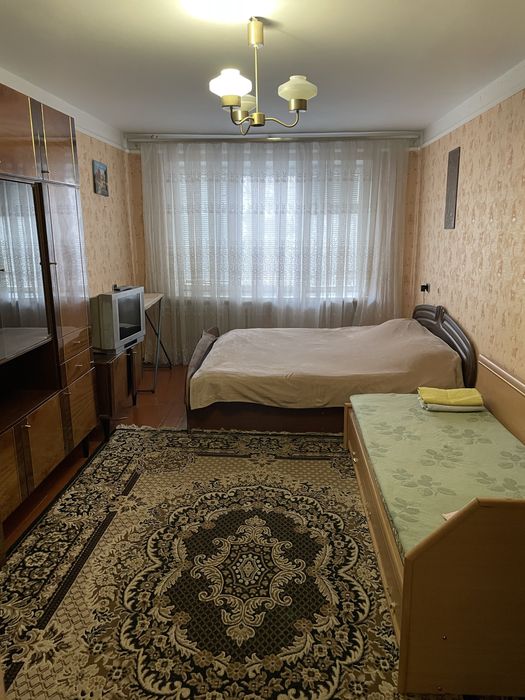 Подобово 2 кім. 1-5чел. вул . Полетаева, можливо  почасово!