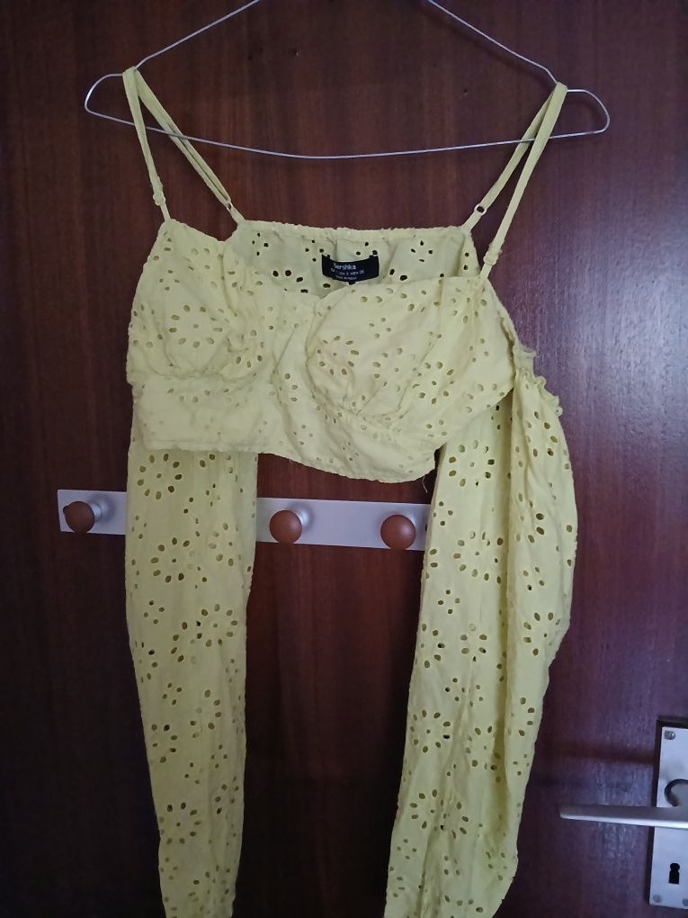 Top de memina tam S marca Bershka