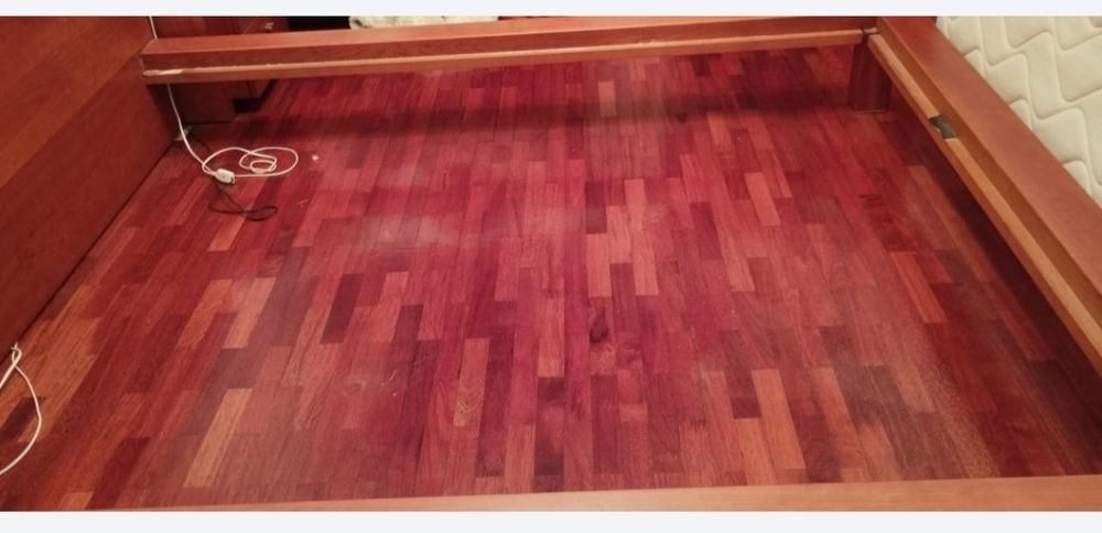 Cama de casal em cerejeira