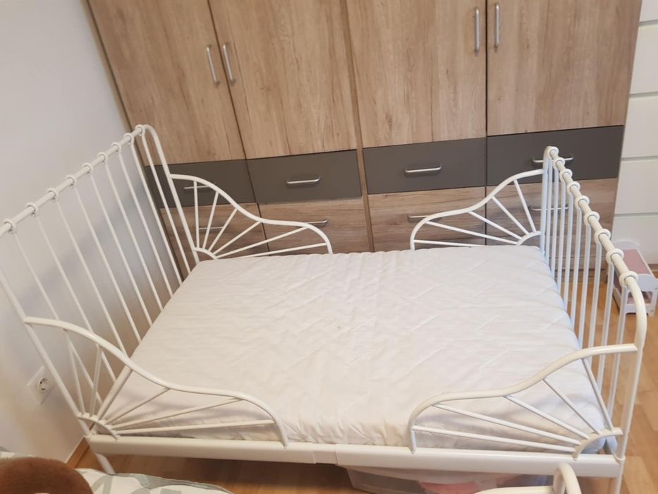 Łóżko dziecięce Ikea  Minnen
Stan bardzo dobry.
80x200
Rozsuwa się mi