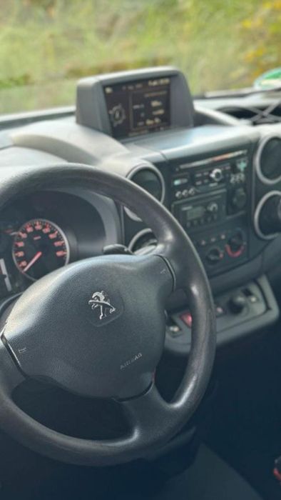 Peugeot Partner [L1H1]
1.6L [e-HDI] 90HP
• Automática 
• "FULL EXTRAS"