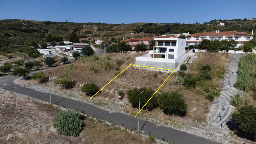 Terreno à venda na Rua das Fontaínhas - Alenquer