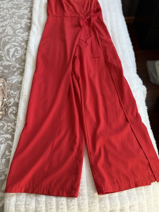 Macacão com rachas nas pernas tamanho L