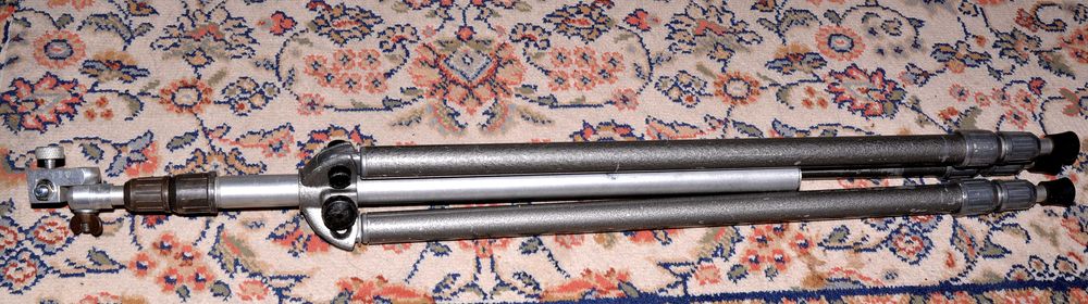 Штатив для фотоапаратуры