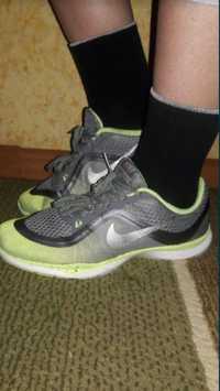 Шикарные кроссовки оригинал Nike 40