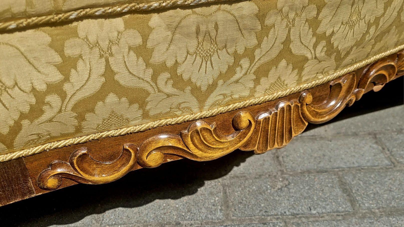 Sofa w stylu Ludwika – mebel z duszą
