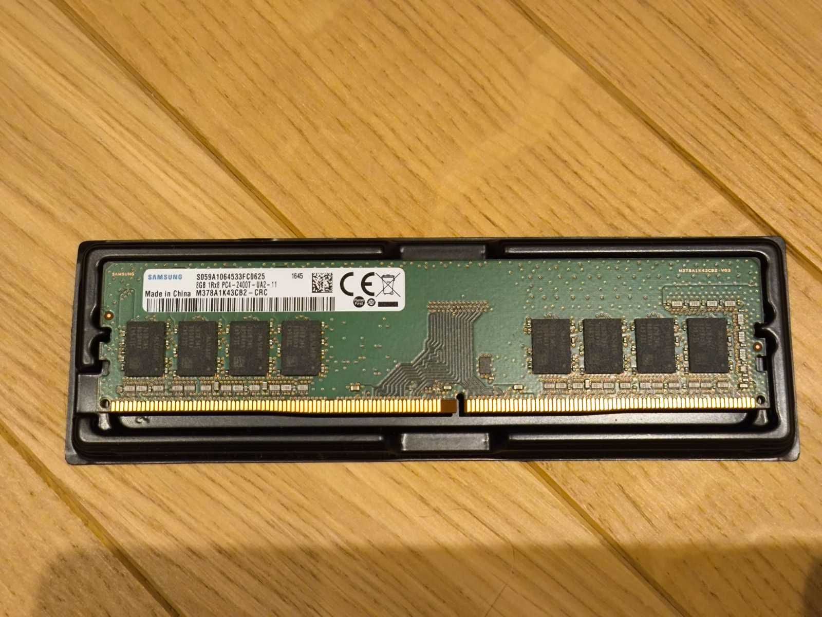 Pamięć Serwerowa Samsung 8GB DDR4 2400 MHz CL17 (M378A1K43CB2-CRC)