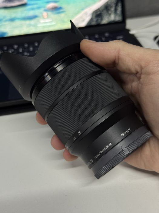 Об'єктив Sony FE 28 - 70 F 3.5 - 5.6 OSS гарний стан