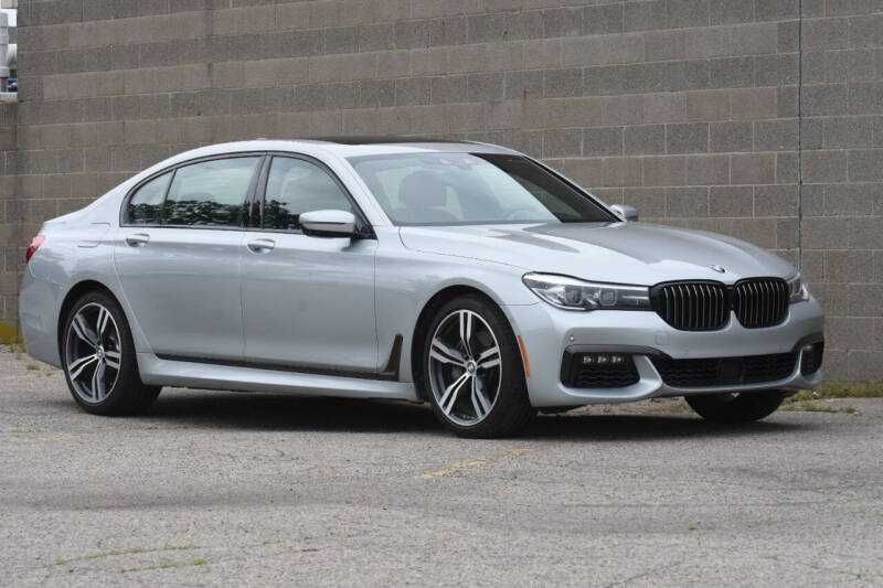 BMW 740i 2019 року