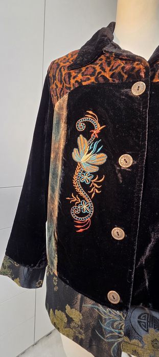 Aksamitna kurteczka z motywem egzotycznym. Kupiona w USA