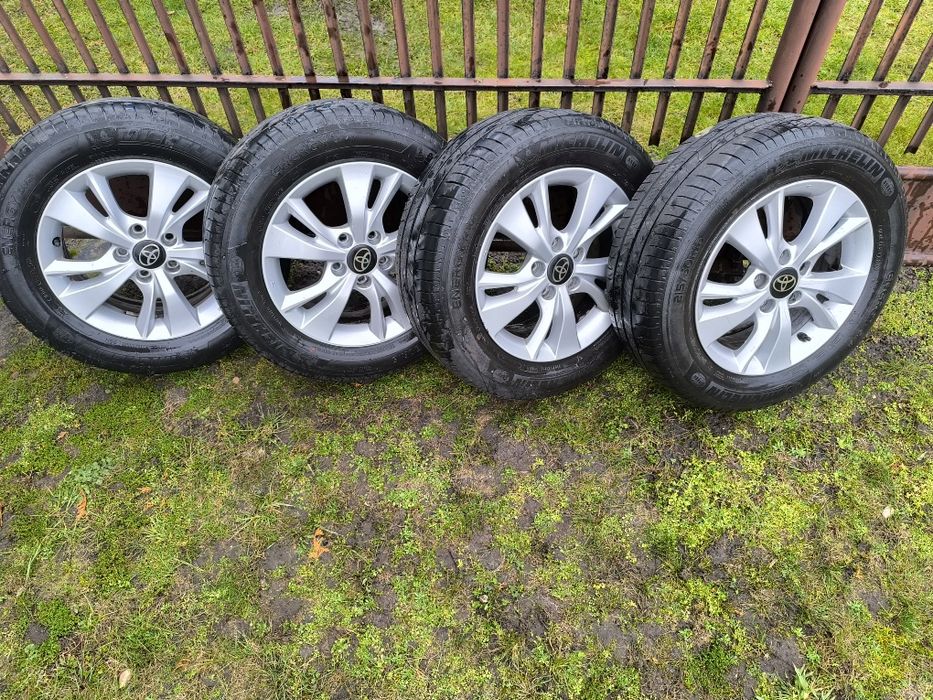 Felgi aluminiowe 16 5x114.3 z oponami Michelin energy saver 215/60