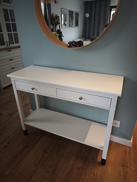 Konsola z dwiema szufladami i dolną półką