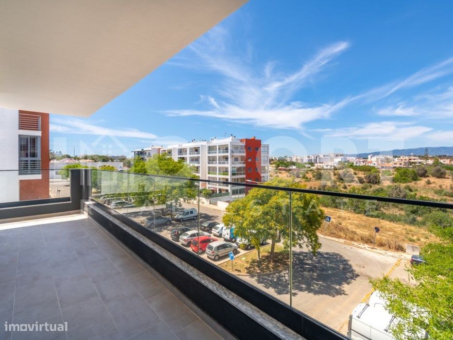 Apartamento recente a ESTREAR T2 com Garagem, Piscina e Arrecadação