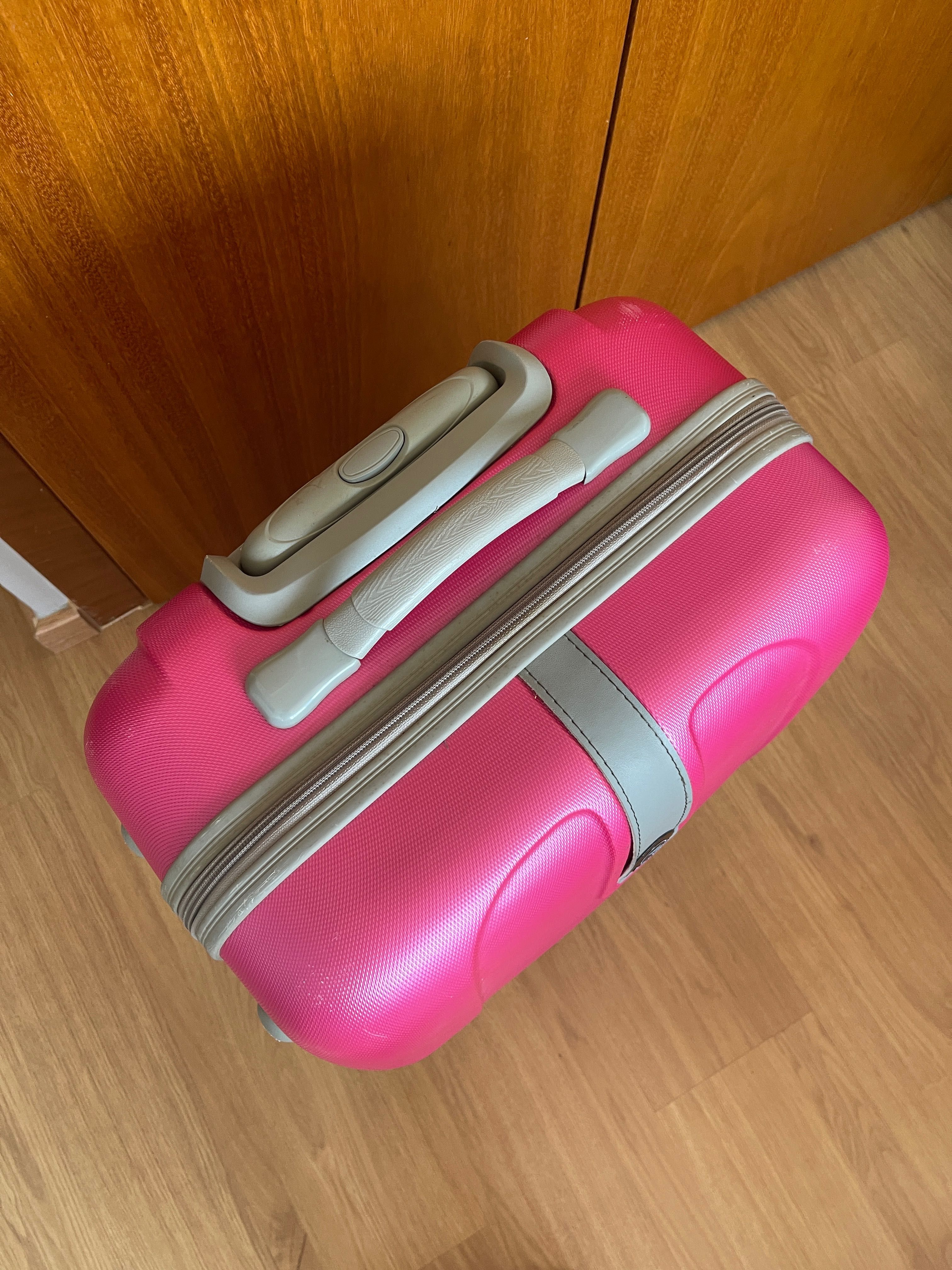 Vende-se Mala de Viagem com Rodas