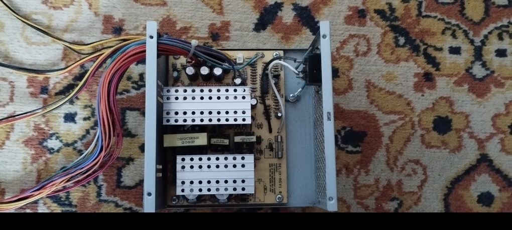 Блок питания Delux 400 W (частично рабочий)