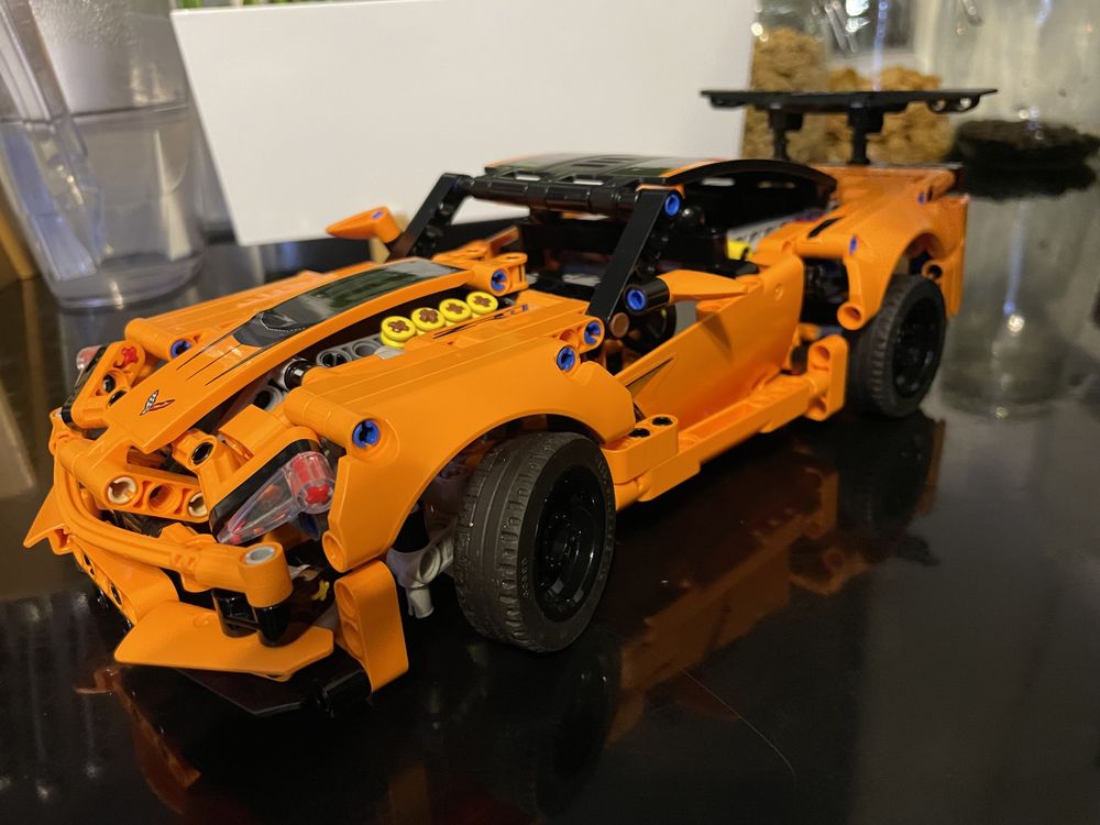 Lego Technic - Chevrolet Corvette ZR1 (579 elementów) 42093