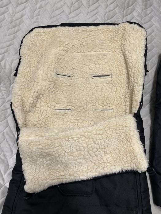 Теплий конверт з муфтою і рукавичками