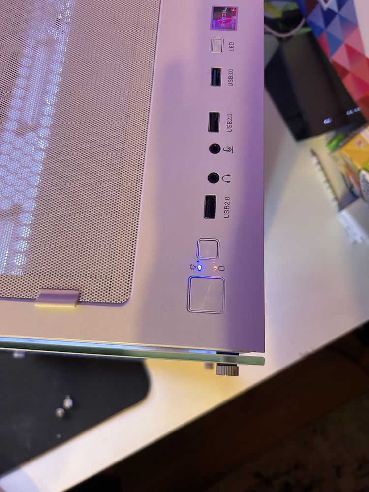 Bialy komputer RGB Ryzen 5 5500 / RX 5700 XT / 32 GB RAM