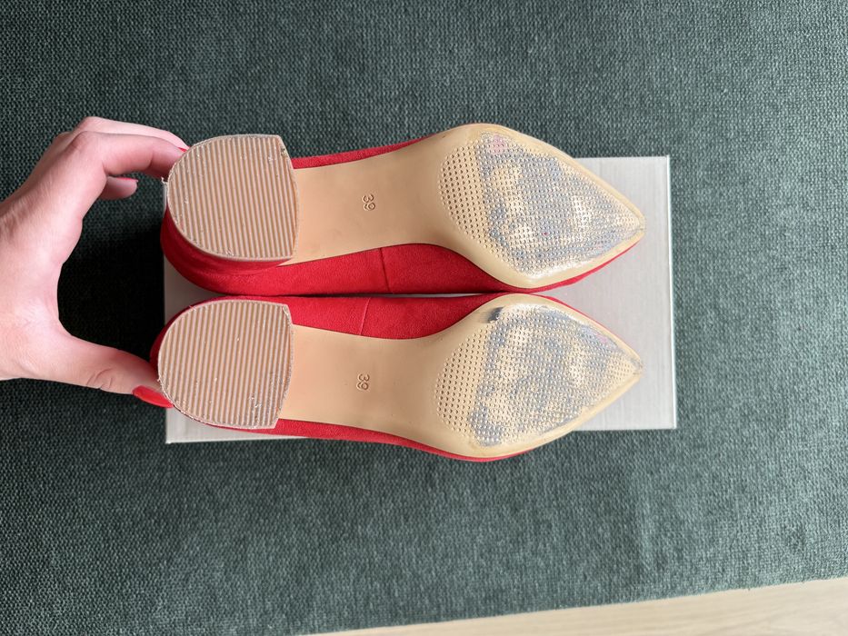 Czerwone buty na klocku