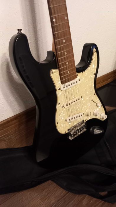 Mikołaj! Gitara typu Fender Stratocaster i wzm. GA 20  Watt