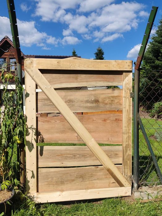 Rustykalna furtka ogrodowa, ręczna robota, lite drewno