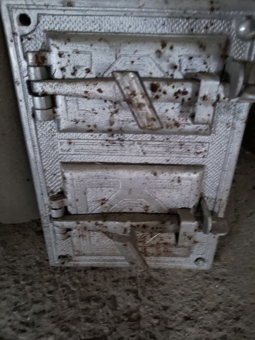 Drzwiczki z pieca po rozbiórce