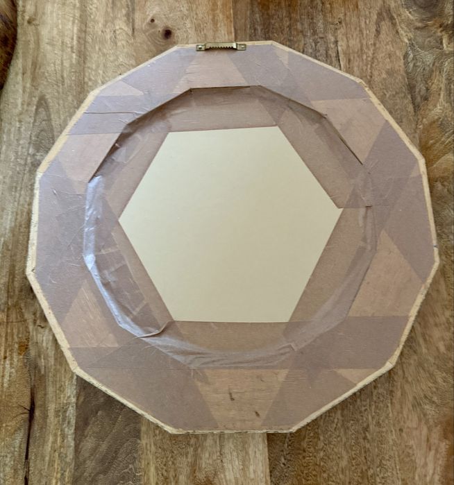 Espelho com moldura em madeira