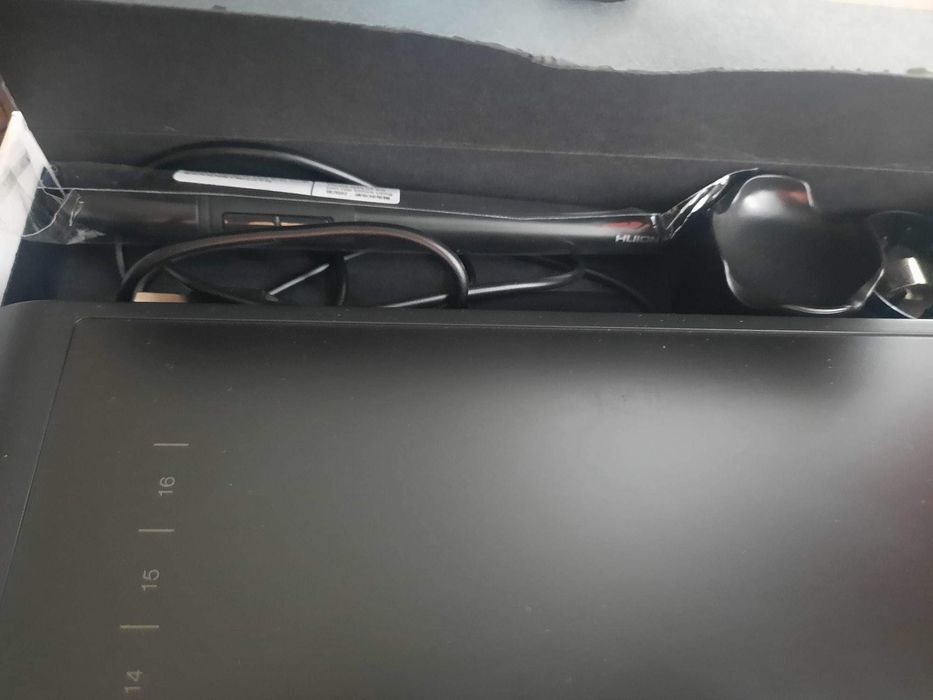 Profesjonalny tablet graficzny HUION 1060 PLUS